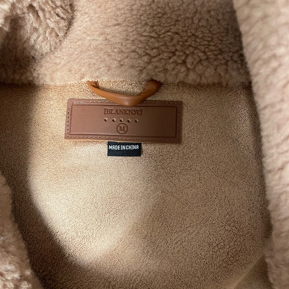 Blank NYC Mocha Mousse Teddy Coat
Blank NYC SIZE M - Picture 5 of 5